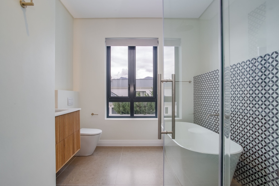 To Let 4 Bedroom Property for Rent in Val De Vie Estate Western Cape